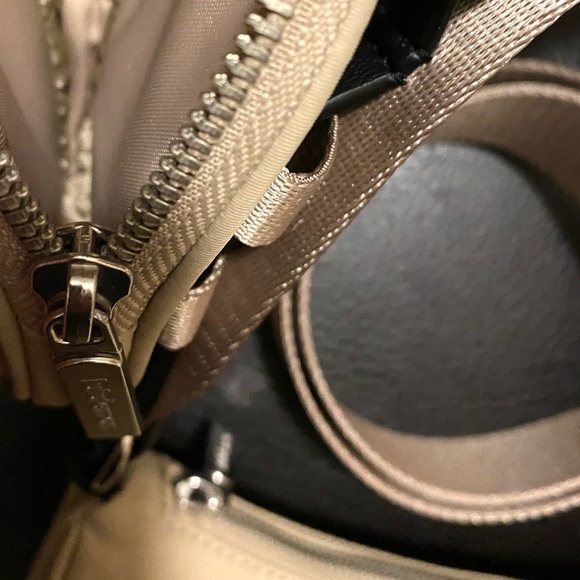 Lululemon Crossbody with Nano Pouch 2L Trench New with Tags 3-in-1 - Picture 16 of 16